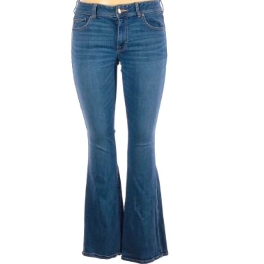 {American Eagle} Jeans blue bell bottom Size 14